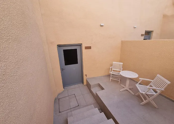 M Residence Santorini Johnnie Cave