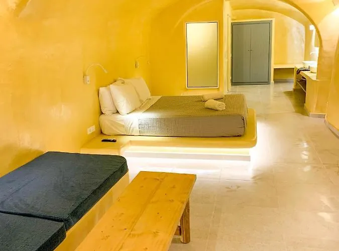 M Residence Santorini Johnnie Cave