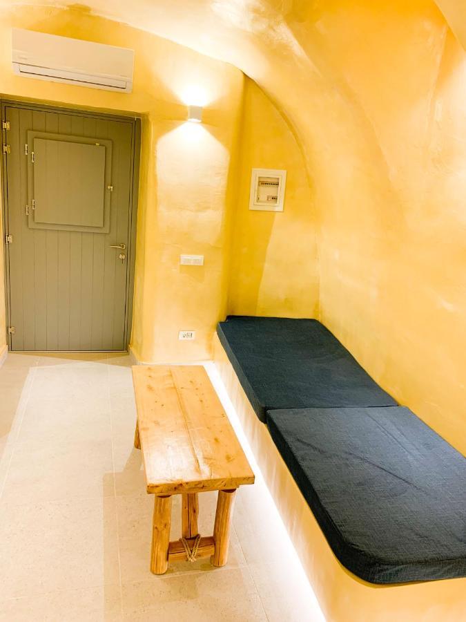 M Santorini Johnnie Cave Tatil Evi *